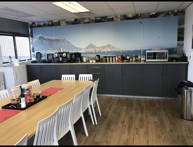 876M² OFFICE TO LET IN PLATTEKLOOF